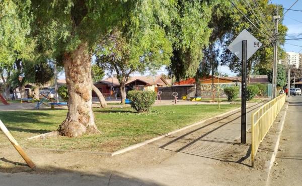 • Agradable plaza frente a la propiedad con juegos infantiles, bancas para descasar  y áreas verdes que permiten disfrutar de la tranquilidad que entrega la naturaleza.