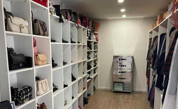 WALKING CLOSET